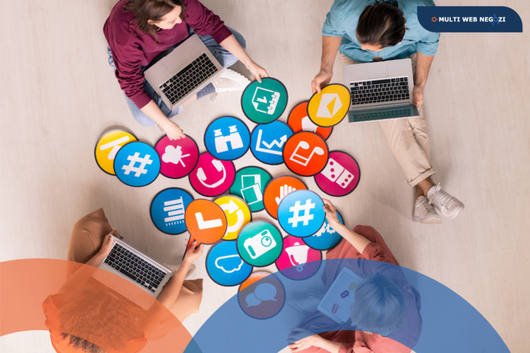 Persone sedute in cerchio con computer e icone dei social network, a rappresentare le inserzioni sui social e il percorso di comunicazione digitale.